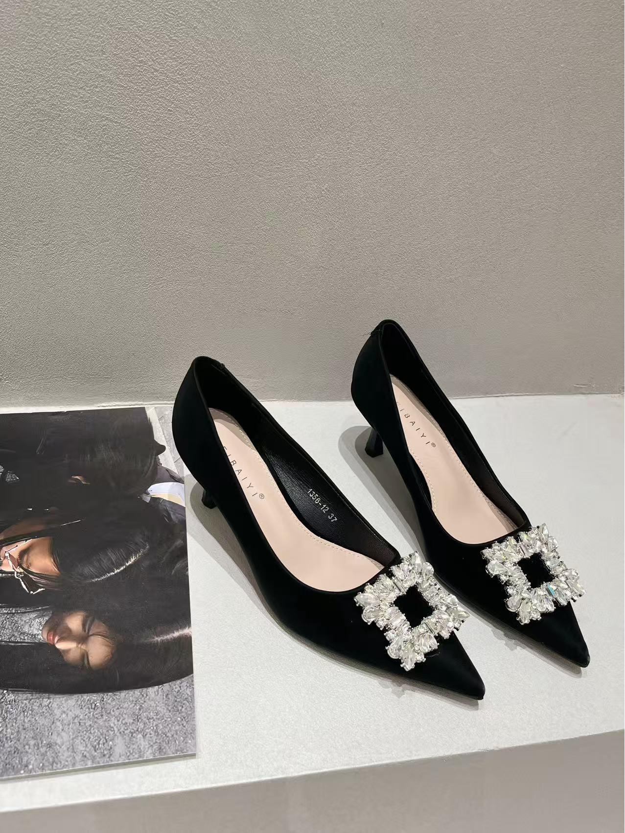 

2025 Французские белые атласные туфли-стилеты со стразами: Свадебные туфли с острым носком и квадратной пряжкой 37 чёрный