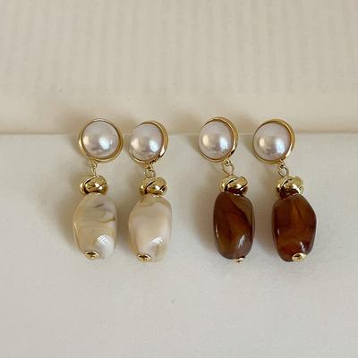 Pendientes de Tuerca Irregulares de Perla de Resina para Mujer Estilo Hong Kong Retro Nicho Personalidad Moda Exquisitos Versátiles para el Día a Día