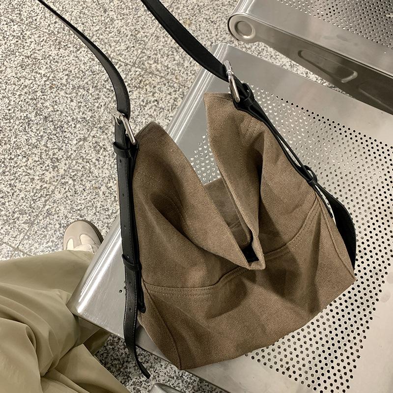 Minimalist Retro Style Cotton and Linen Tote Bag, New Lazy and Relaxed Commuting Women's Bag, Large Capacity Shoulder Bag for Women