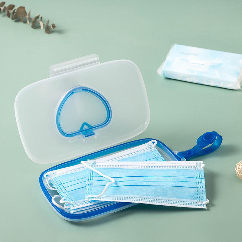 1PC PP Material Portable Heart-Shaped Wet Wipe And Mask Storage Box with Snap Closure for Kids Travel Tissue Holder