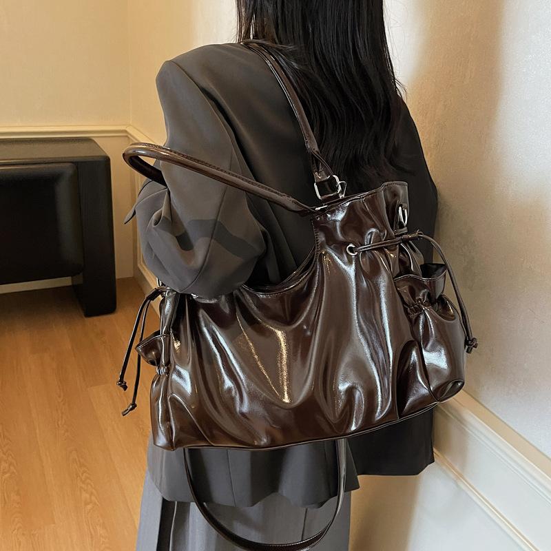 Retro Bag Women's Large Capacity 2025 New Autumn and Winter Niche Design Messenger Bag Single Shoulder Underarm Fold Commuter Bag