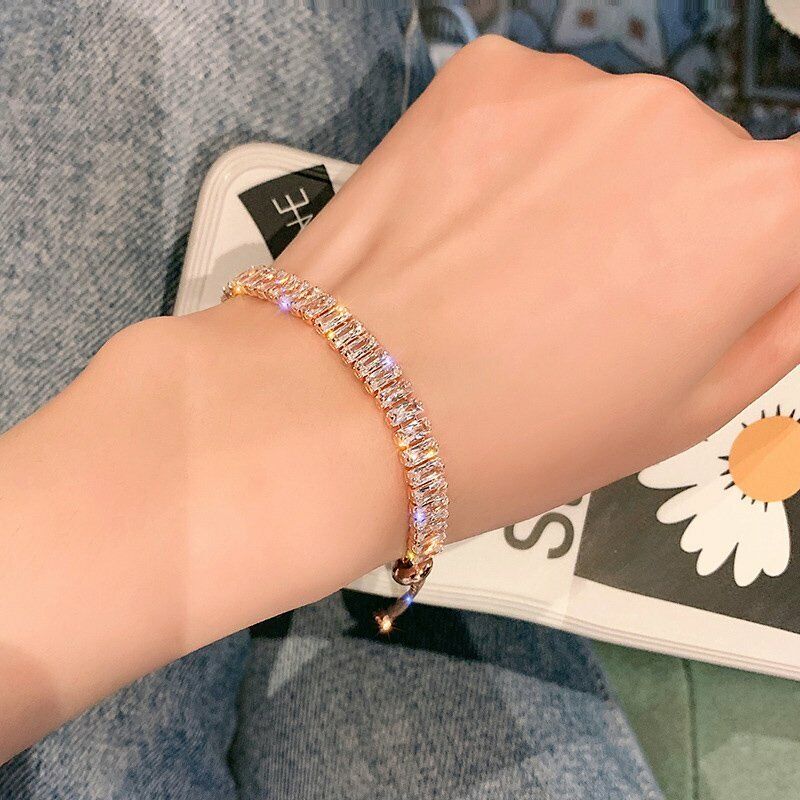 Quadratisches Zirkonimitat-Kristall-glänzendes Armband, verstellbares Damen-Schmuckgeschenk