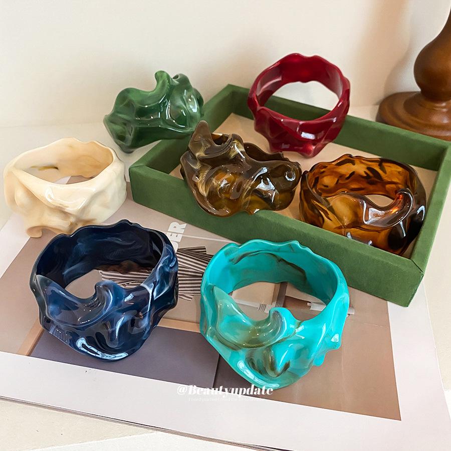 Acrylic Gradient Geometric Pleated Bracelet - High-End, Fashionable Jewelry for Women