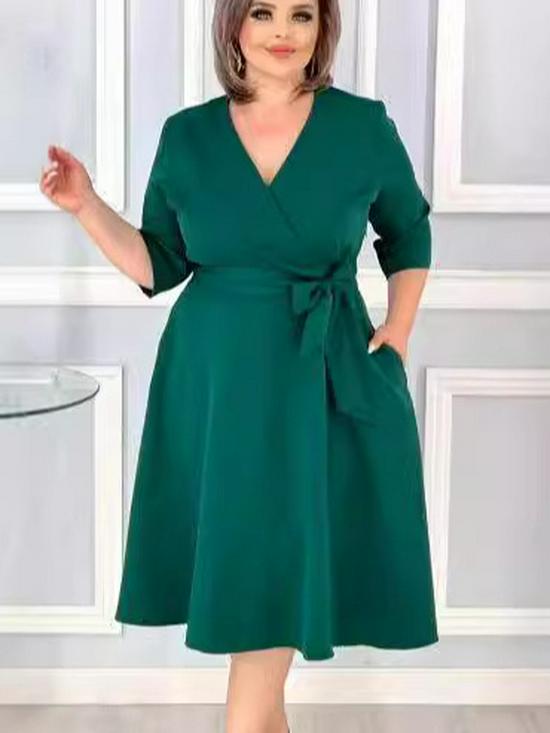 2025 Nové šaty nadměrné velikosti jednobarevné pro Evropu a Ameriku