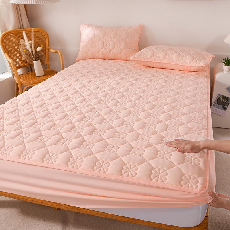 Waterproof & Breathable Quilted Mattress Protector - Urine-Proof Fitted Bedspread
