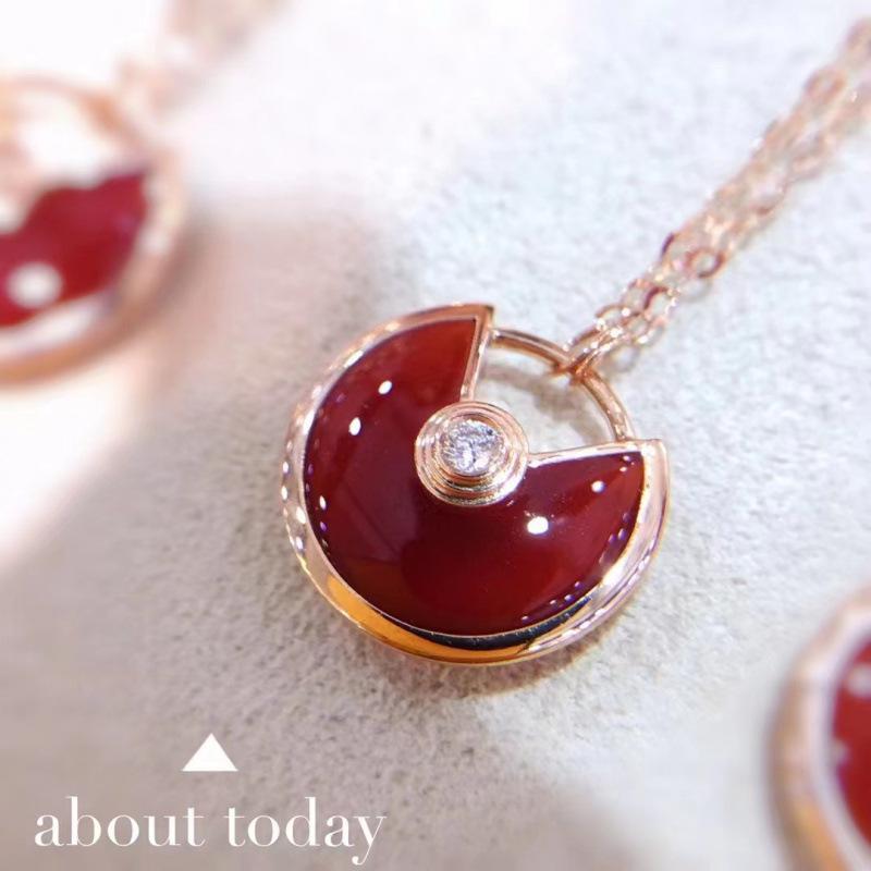 18K Rose Gold Plated Amulet Necklace: Elegant, Simple, Versatile with Carnelian Inlaid Diamonds & Collarbone Chain