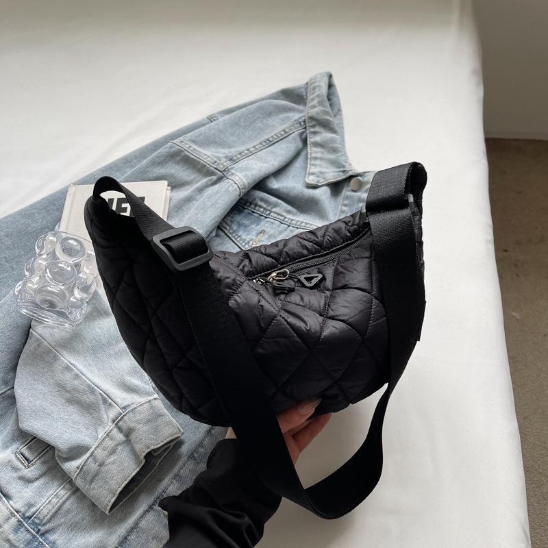 Autumn and winter pleated rhombus embroidery thread Oxford cloth bag 2025 new lightweight dumpling bag simple casual shoulder bag