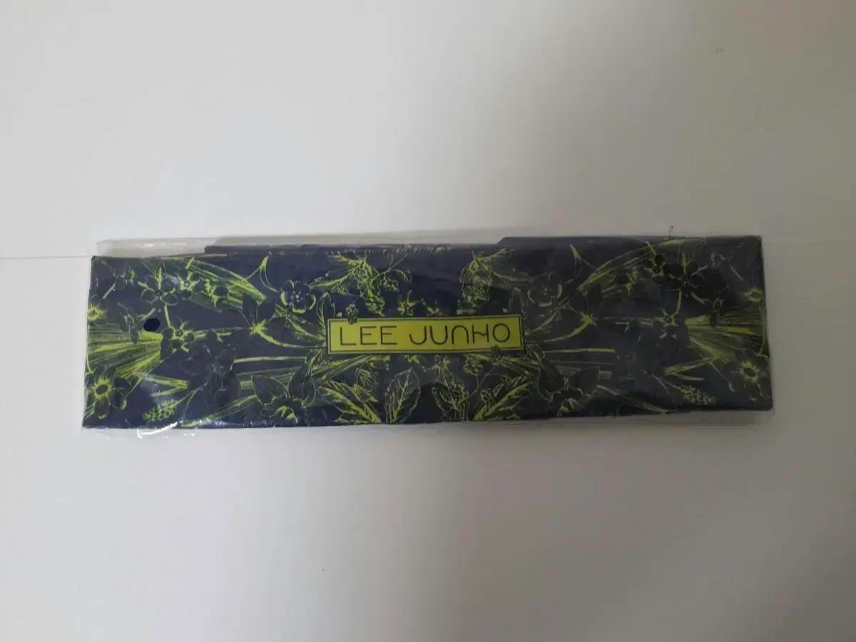 

Lee Jun-hobi Mina Fancon Goods Unopened Bandana