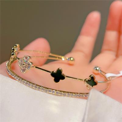 Hochwertiges vierblättriges Kleeblatt-Armband Exquisites Luxus-Zirkonia-Armband Damen Elegantes Armband