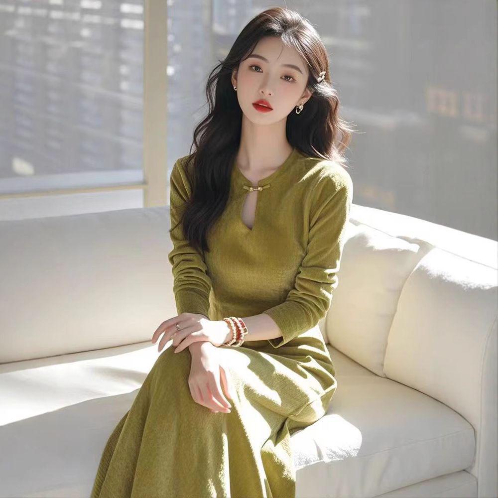 

Cool-Toned Chic Green Frog Button Dress - Long-Sleeved Chinese Style for Autumn/Winter M