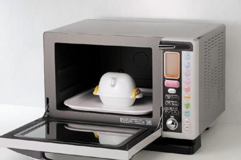 Akebono Boiled Egg Cooker for 2 Eggs Japanese Made Microwave Egg Boiler, White (RE-277)