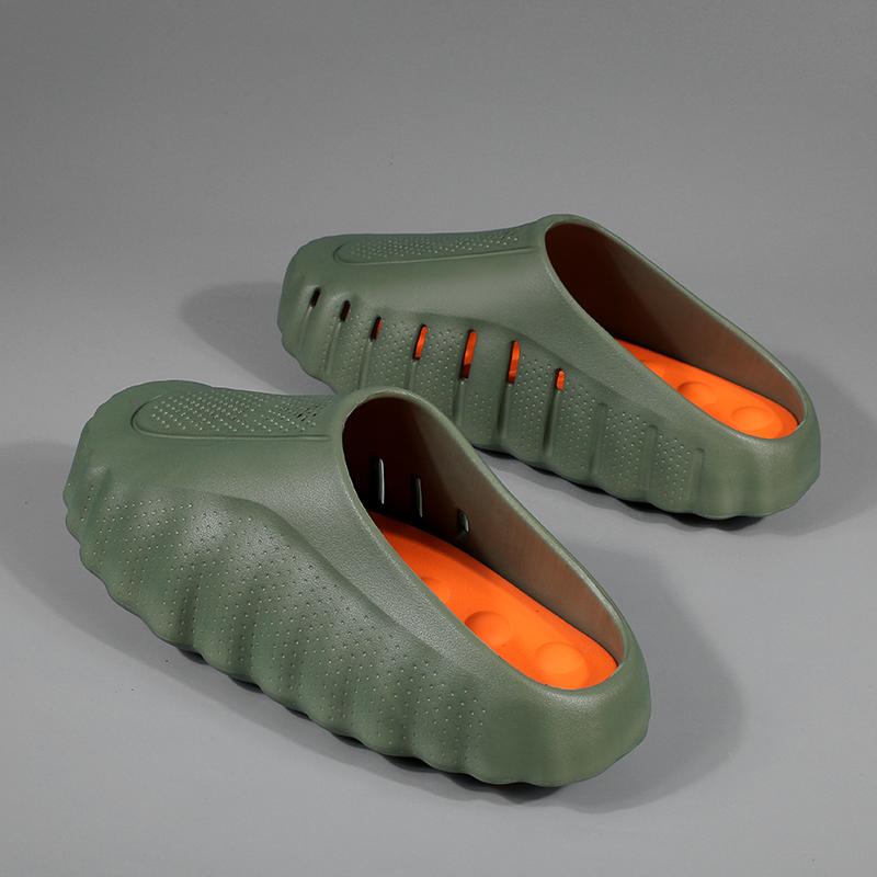 New Men's Slippers Outdoor Soft Thick Sole Slides Breathable Sandals Non-Slip Bathroom Slippers Lightweight Summer Beach Sandals