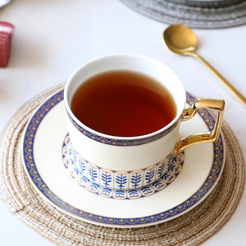 Fine Bone China Coffee Cup and Saucer with Spoon, Light Luxury Exquisite White Porcelain Tea Cup with Gold Trim ,270ml,1 Set