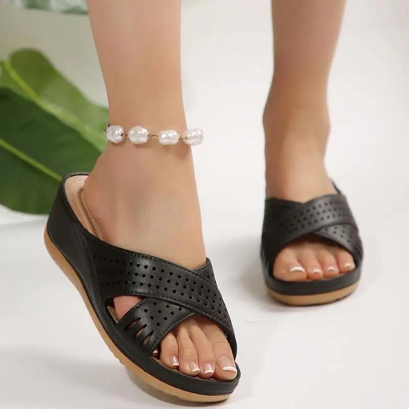 Fashion Vintage Cross Strap Slip On Sandals Women Wedge Medium Heels Slides Women 2025 Summer Comfortable Non Slip Outdoor Slippers