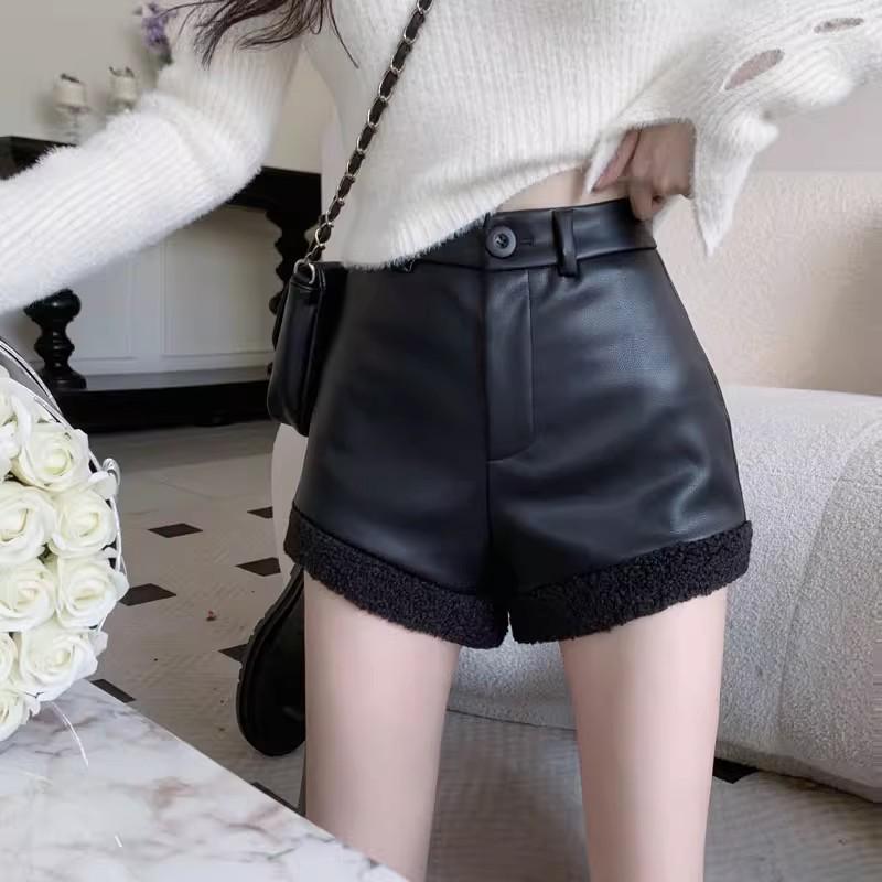 2025 Autumn/Winter PU Leather Patchwork Furry High-Waisted Slimming Women's Shorts