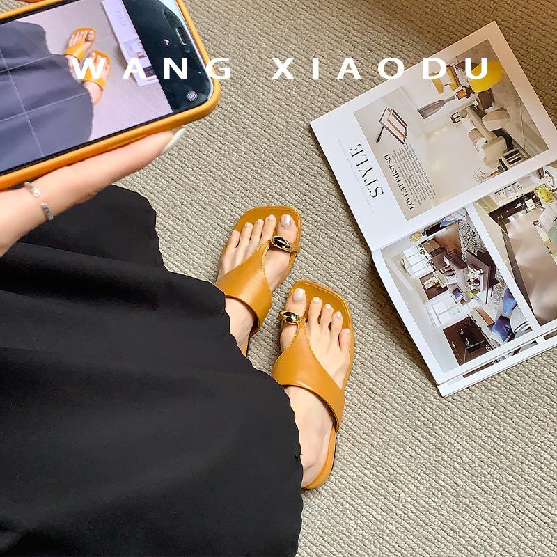 

Sheepskin small golden bean toe slippers women s summer square head flip-flops wear new summer flat soft bottom beach cool slippers 35