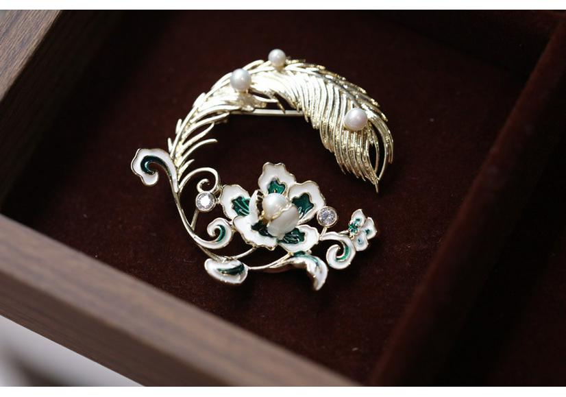 Bo Xin Yun Enamel Peony Feather Brooch: High-End Chinese Style Accessory