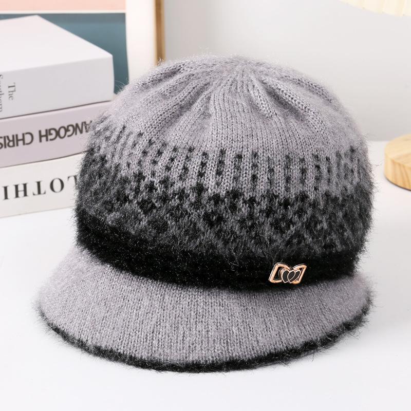 Winter new middle-aged and elderly hats women's fleece warm women's ear protectors knitted wool hats mother grandma hats women