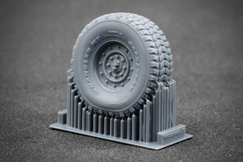 HMMWV MT Wheel Set Plastic Model Parts SCXWM35004S Scale-X 1/35 Weight-Deformed Set, 12-Bolt Type, 5-Piece (for ICM/Academy Models) (Military Vehicle)