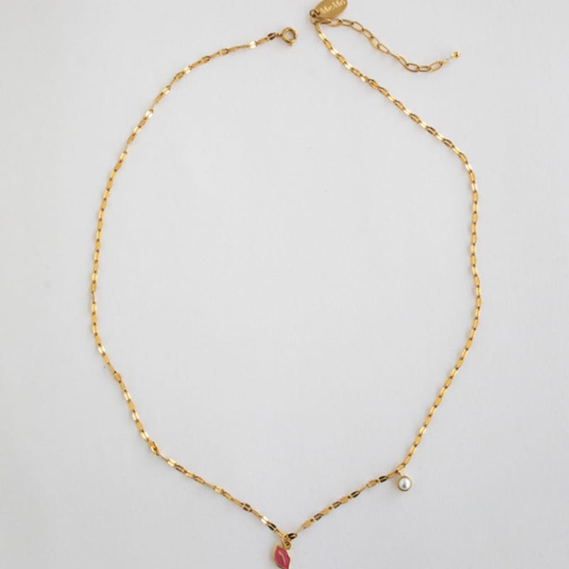 MERRYMOTIVE Pink Lip and Pearl with Gold Chain Necklace