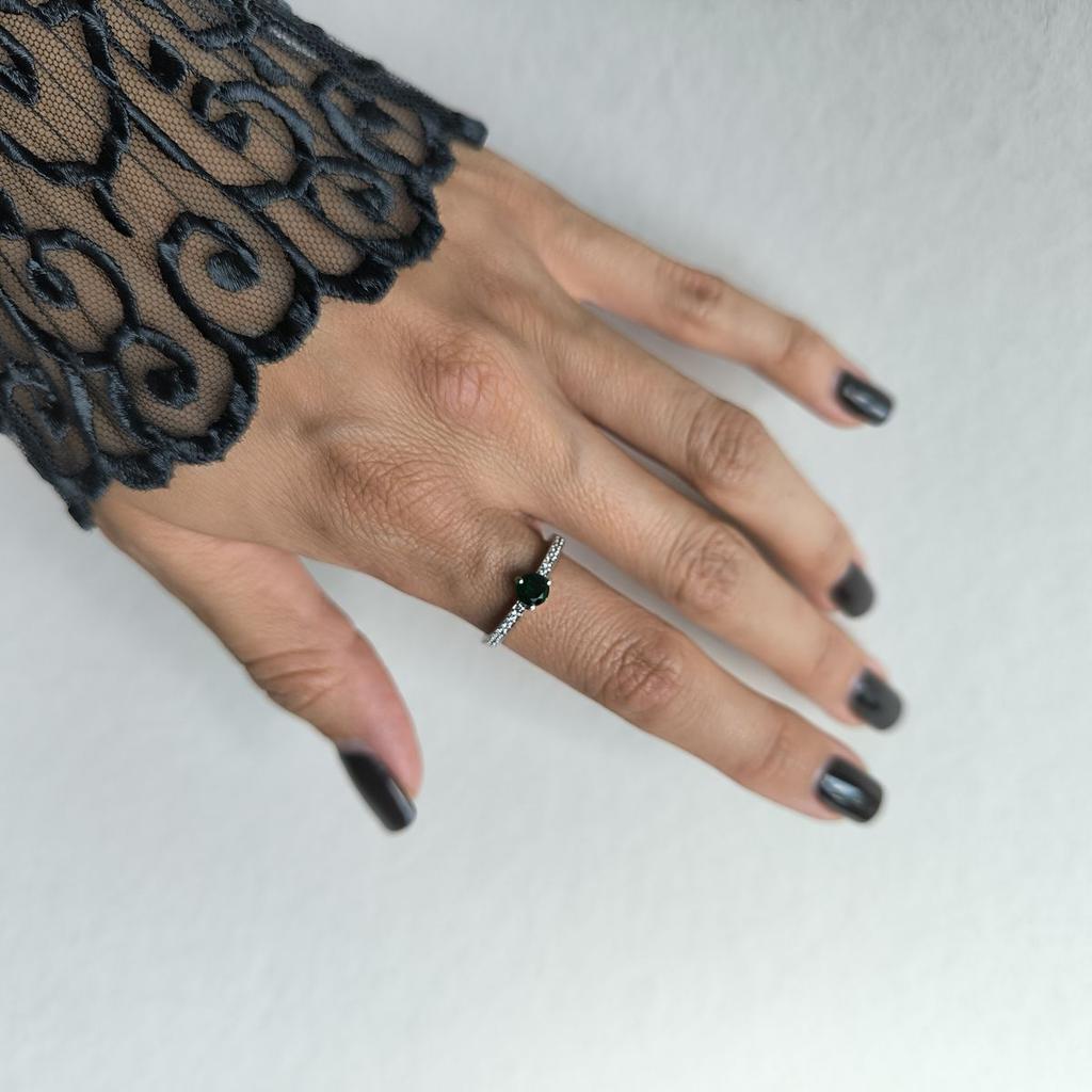 Серебряное кольцо с изумрудом nano 0.586ct, вес изделия 2,09 гр (2192114)