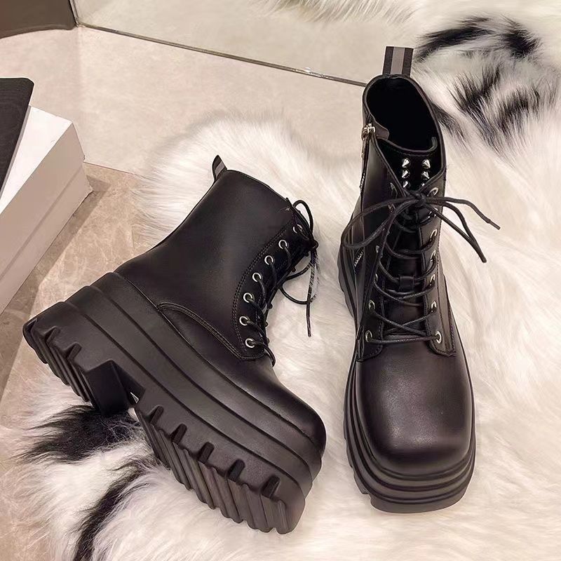 

Выставка комиксов Ботинки Мартин Субкультура Женские Короткие Ботинки Готика Панк Платформа Одинарные Ботинки Универсальный кос Увеличивающая рост обувь 9см Обувь на платформе 35