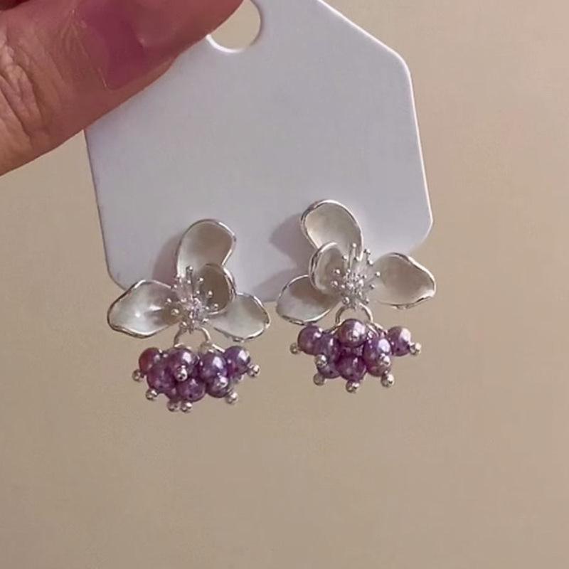 Silver Needle Drip Oil Flower Pearl Stud Earrings - Elegant Fashion Accessories for Women