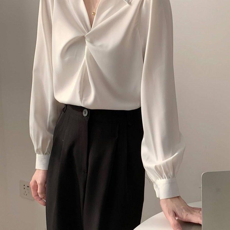 Spring White Satin Tiefront Shirt For Women With 3d Pattern And Vintage Style