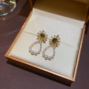 Real gold electroplated French pearl flower stud earrings court style retro niche earrings light luxury premium earrings women