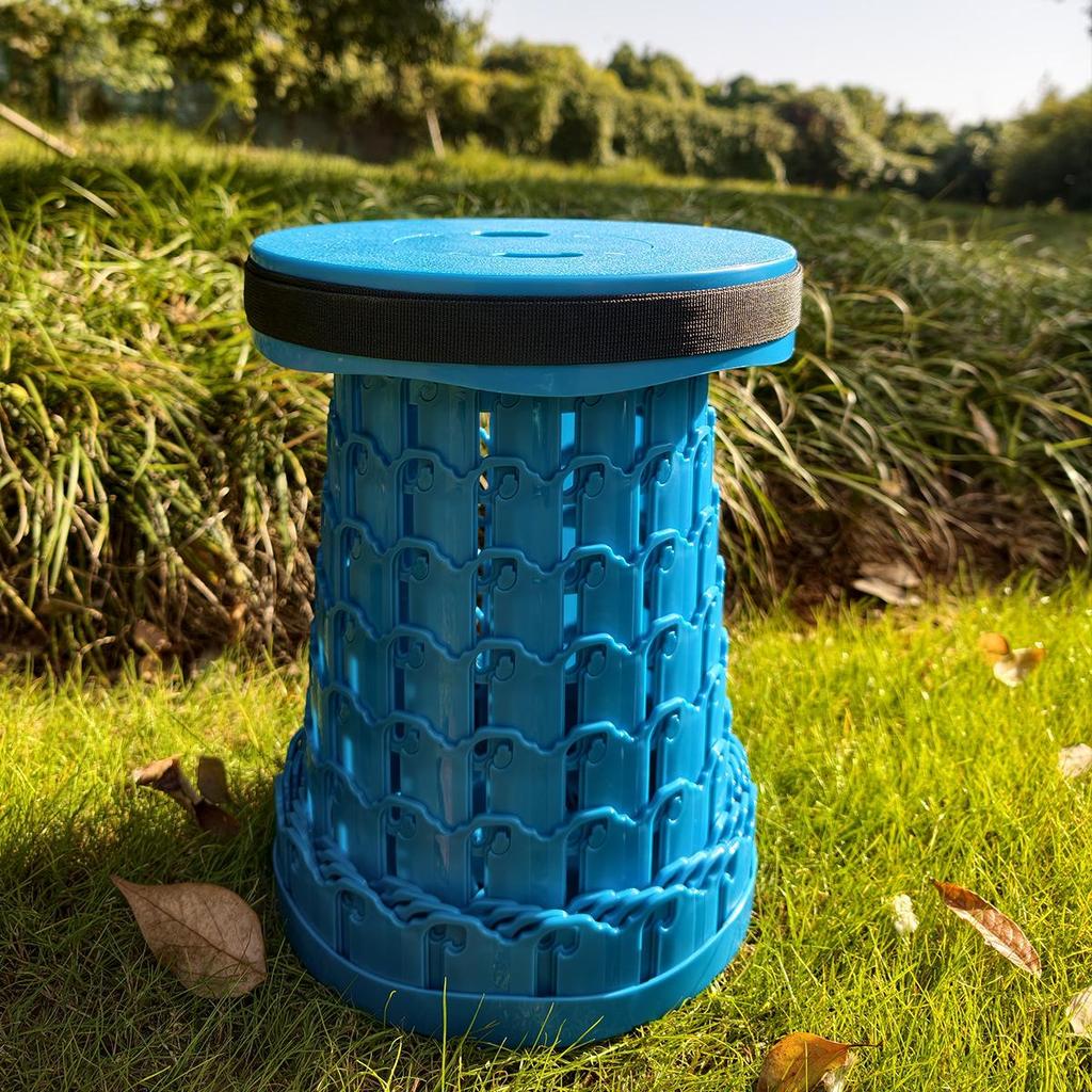 Collapsible Round Plastic Stool for Outdoor, Home, and Travel Use - Ideal for Sketching and Compact Storage.