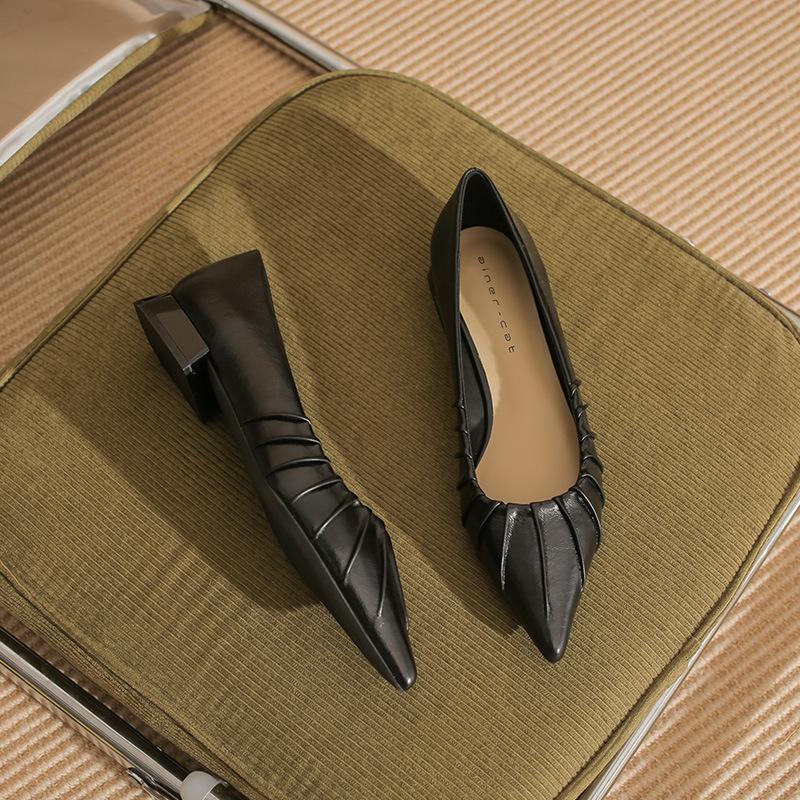 

29817 [овчина] туфли на плоской подошве женские на толстом каблуке весна 2025 новые остроносые французский низкий каблук плиссированные одинарные туфли 35