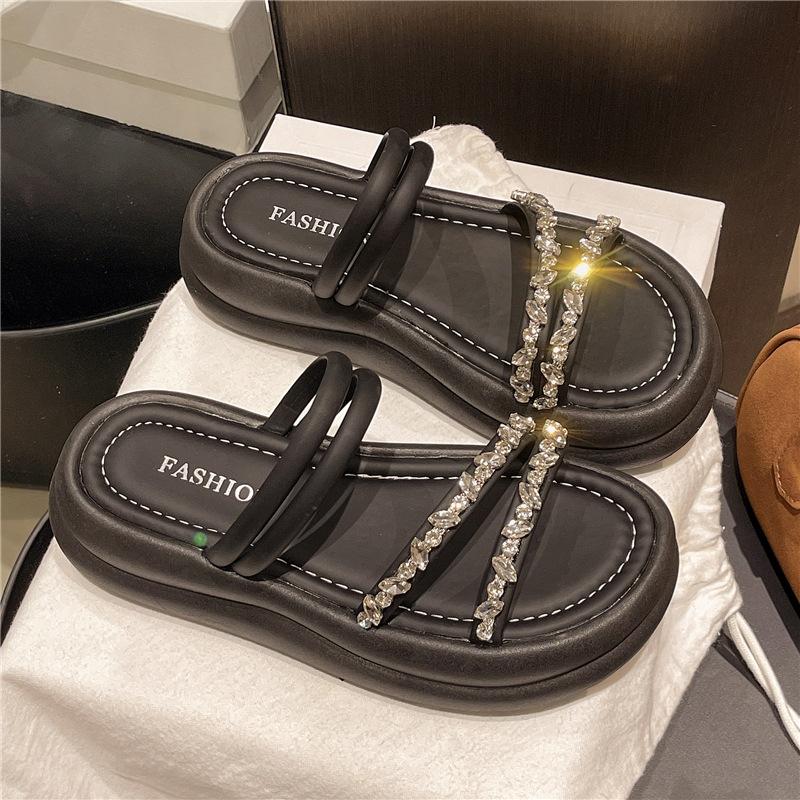 Thick-soled stepping on shit feels two wear cool slippers women's 2025 summer new thin-strapped rhinestone one-word drag Roman wind beach shoes