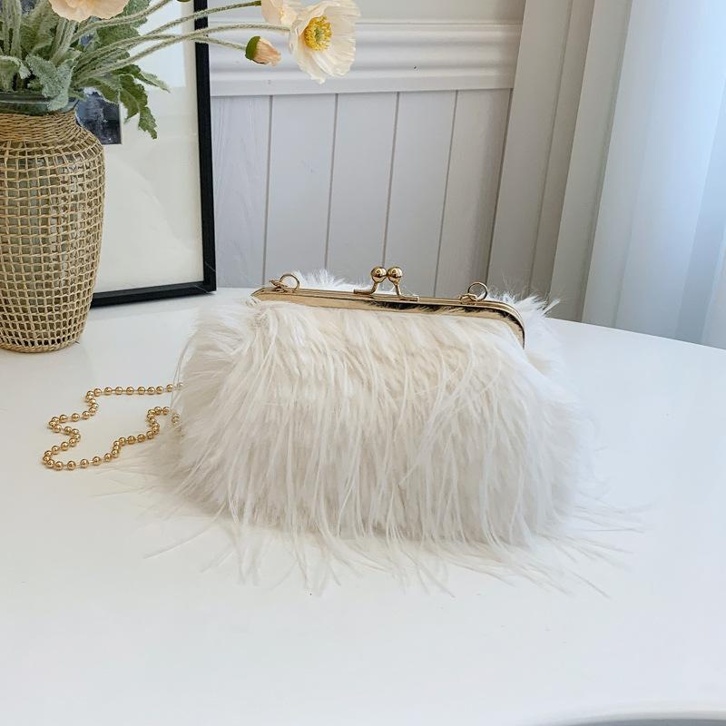 Autumn New Turkey Plush Bag 2025 Fashionable Solid Color Plush Bag High Value Shoulder Bag Oblique Chain