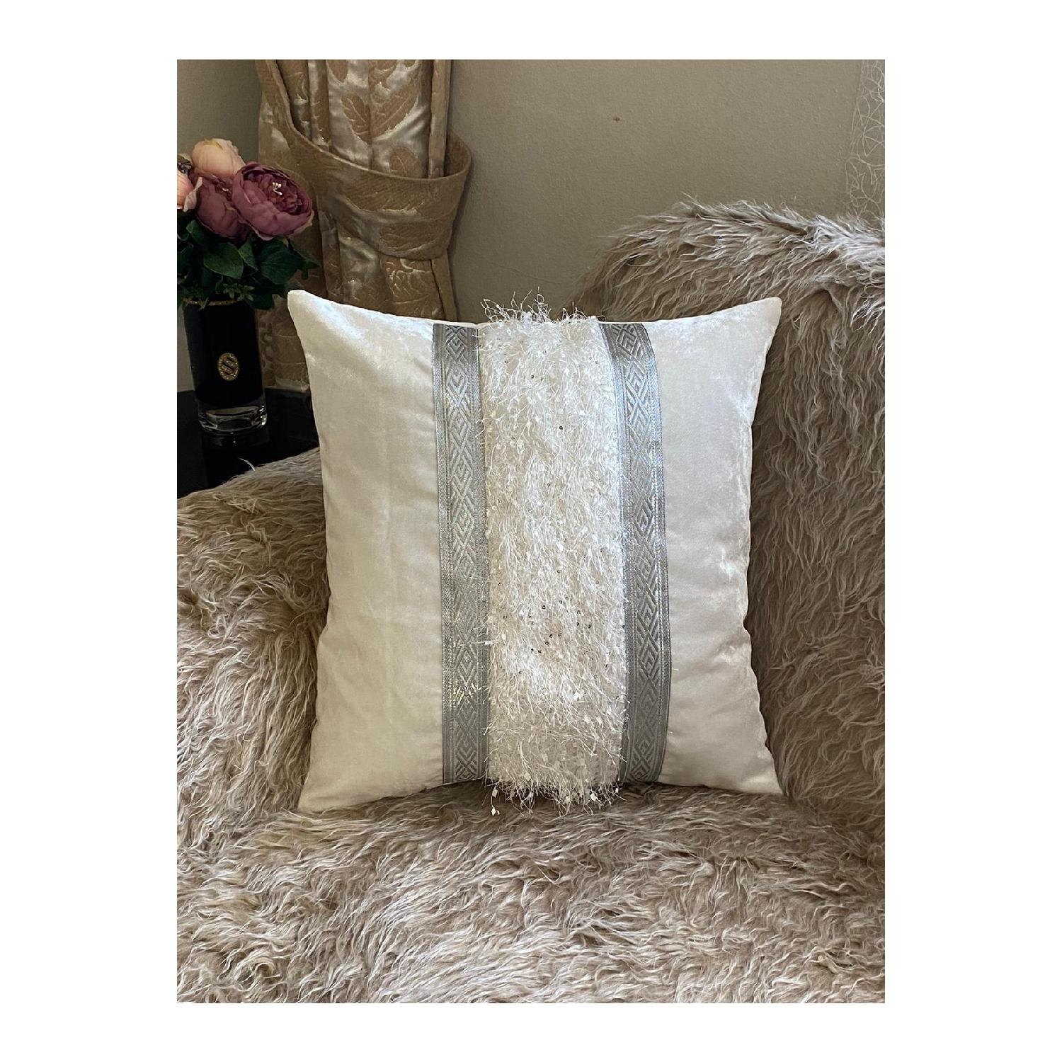 

Декоративная подушка