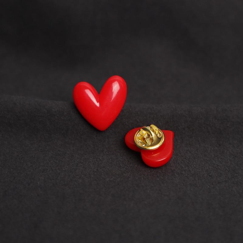 Cute Red Heart Badges for Woman Mini Cartoon Heart Resin Button Decorative Pins Lovers' Gift Pins Clothes Bag Decorations