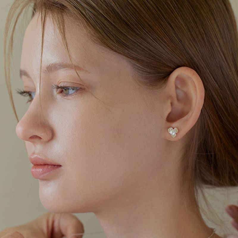 Lewe Flower Point Pearl Earring
