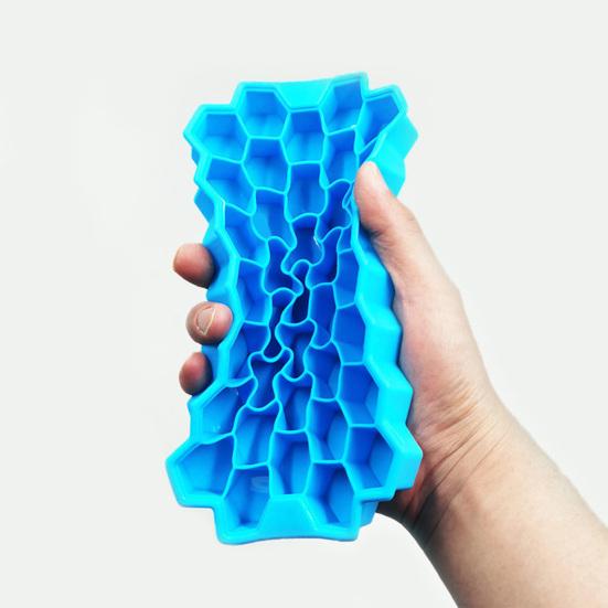 Silicone Ice Cube Mold 37-Cavity Honeycomb Ice Cube Tray with Lid Large Capacity Food-Grade Mold for Freezer And Drinks