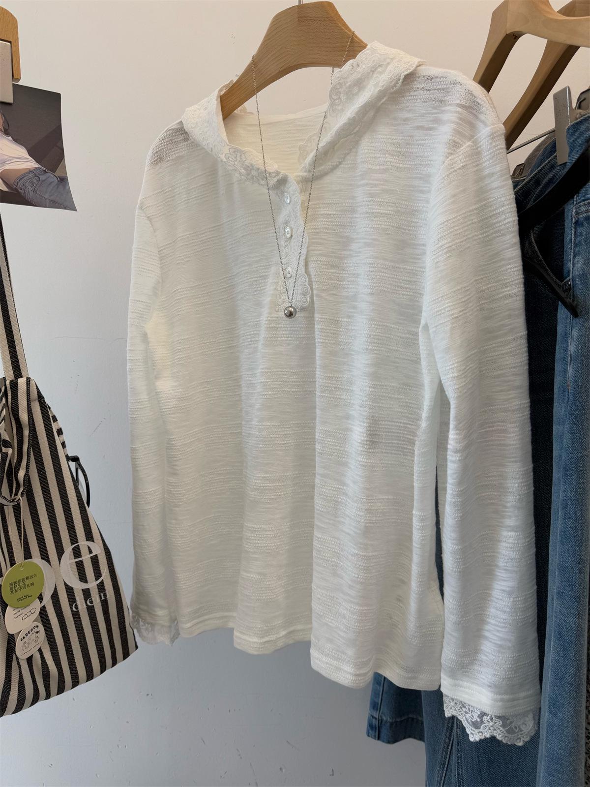 

Женская футболка с капюшоном и длинными рукавами, с кружевной вставкой, солнцезащитная - Коллекция Весна 2025 M белый