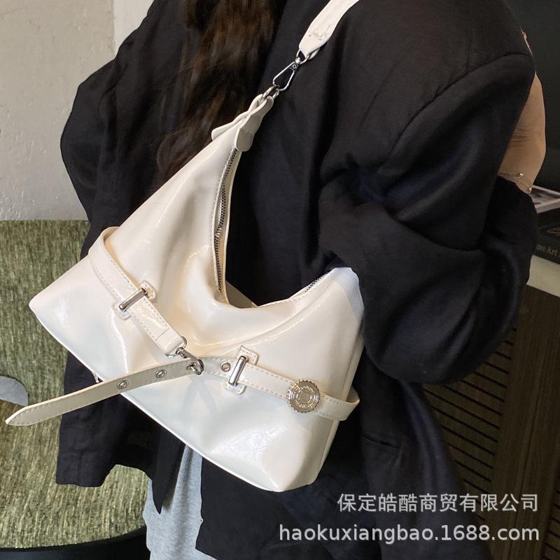 Retro bag women's large capacity 2025 new versatile casual shoulder bag simple work commuter tote bucket bag