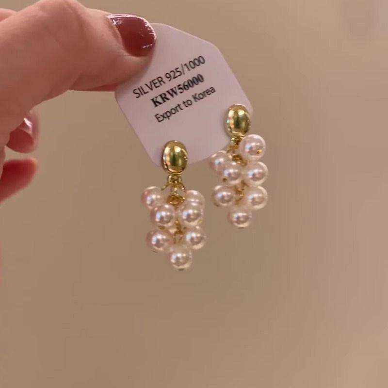 French Pearl Tassel Stud Earrings: Retro Light Luxury for a Slimming Round Face белый