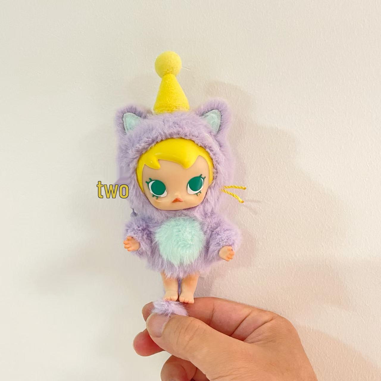 

В наличии: POP MART Baby Molly Карманные друзья Виниловый плюшевый брелок Серия слепых коробок 14m