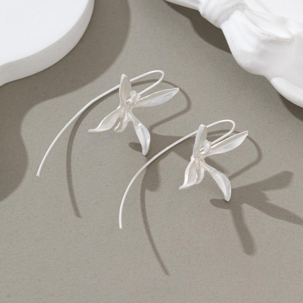 Exquisite Blooming Flower Hook Earrings Simple Accessories Gold Silver Color Plant Drop Dangle Earrings