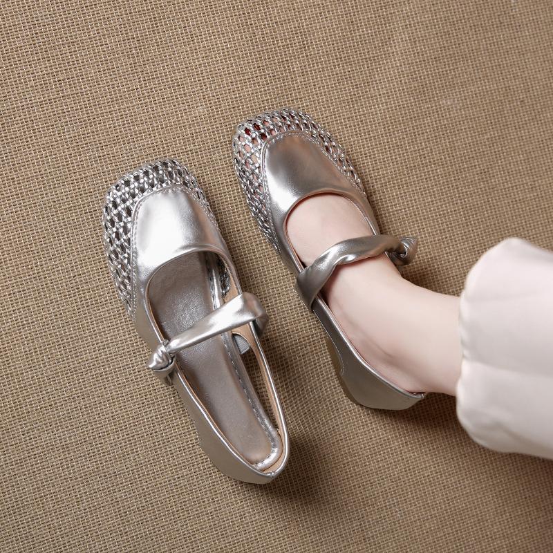 2025 New Women's Round Head Fashion Versatile Summer Retro Single Shoes Roman Sandals Women's Hollow Breathable Sandals