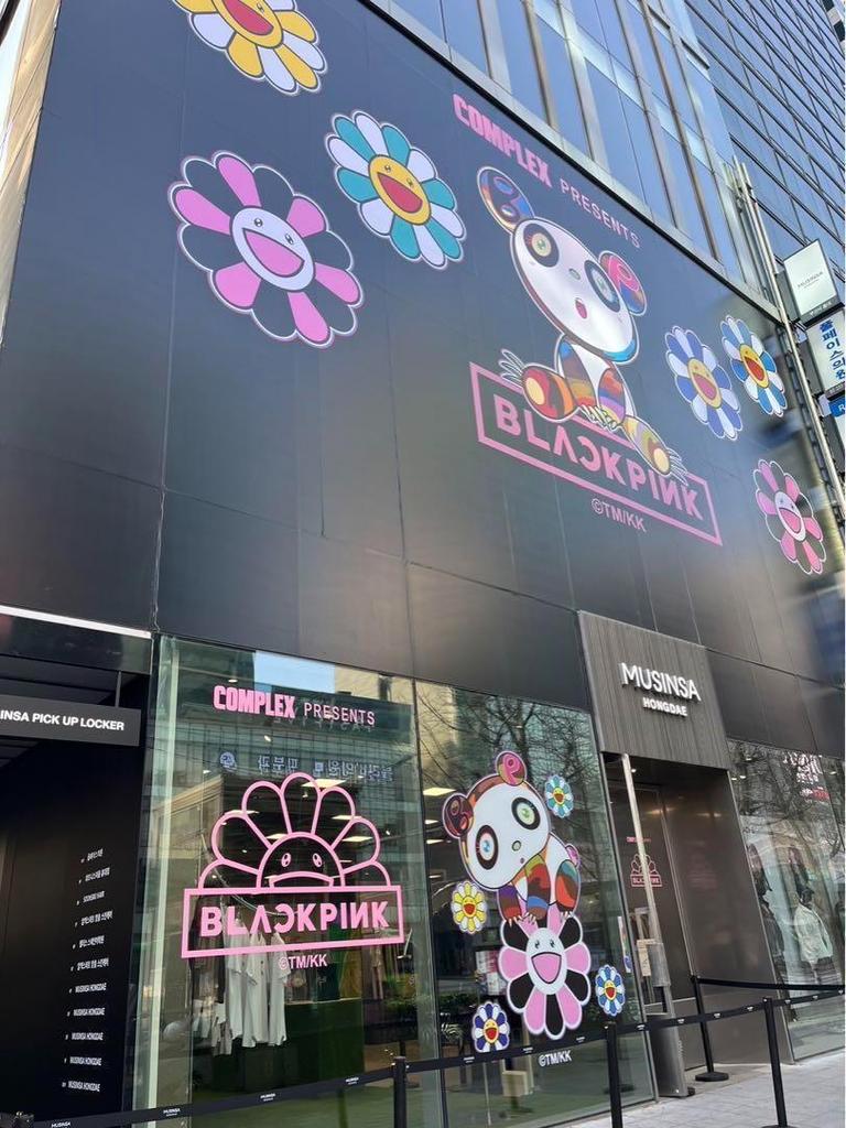 [USED] BLACKPINK Kaikai Kiki Takashi Murakami Pin Badge Flower