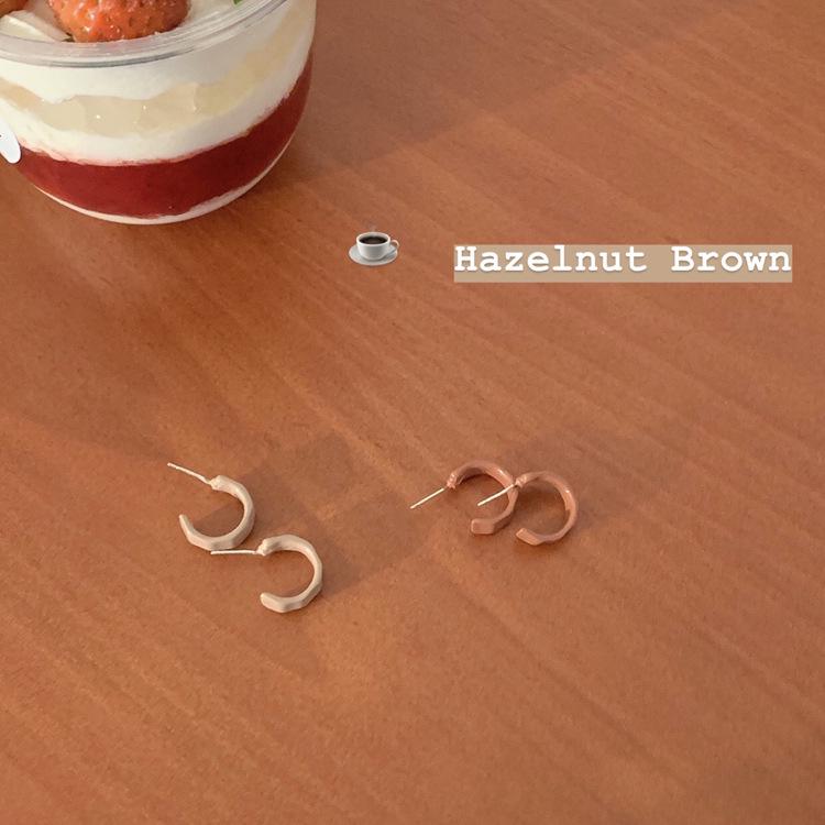 

Чёрно-белые клетчатые серьги-кольца неправильной формы: Модный дизайн 2024 года для женщин