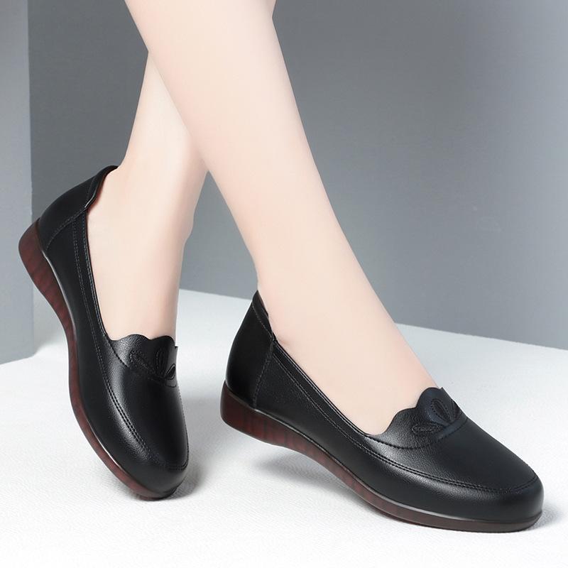 New Leather Mother Shoes Comfortable Soft Bottom Non-Slip Flat Shoes Women'S Round Toe Middle-Aged And Elderly Women'S Leather