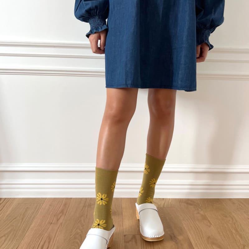 Bonjour March Olive Flower Socks