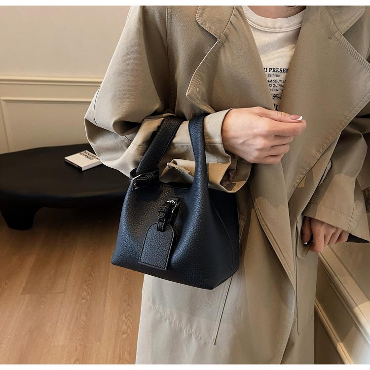 Autumn Retro Textured Small Bag Women's Fashion Simple Bucket Bag Niche Design Crossbody Bag