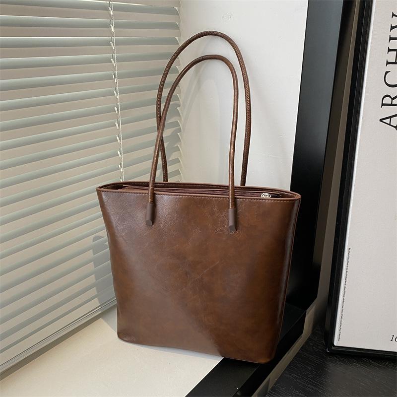 Korean portable commuter bucket bag 2025 autumn and winter women's bag new trendy tote bag versatile large-capacity shoulder bag