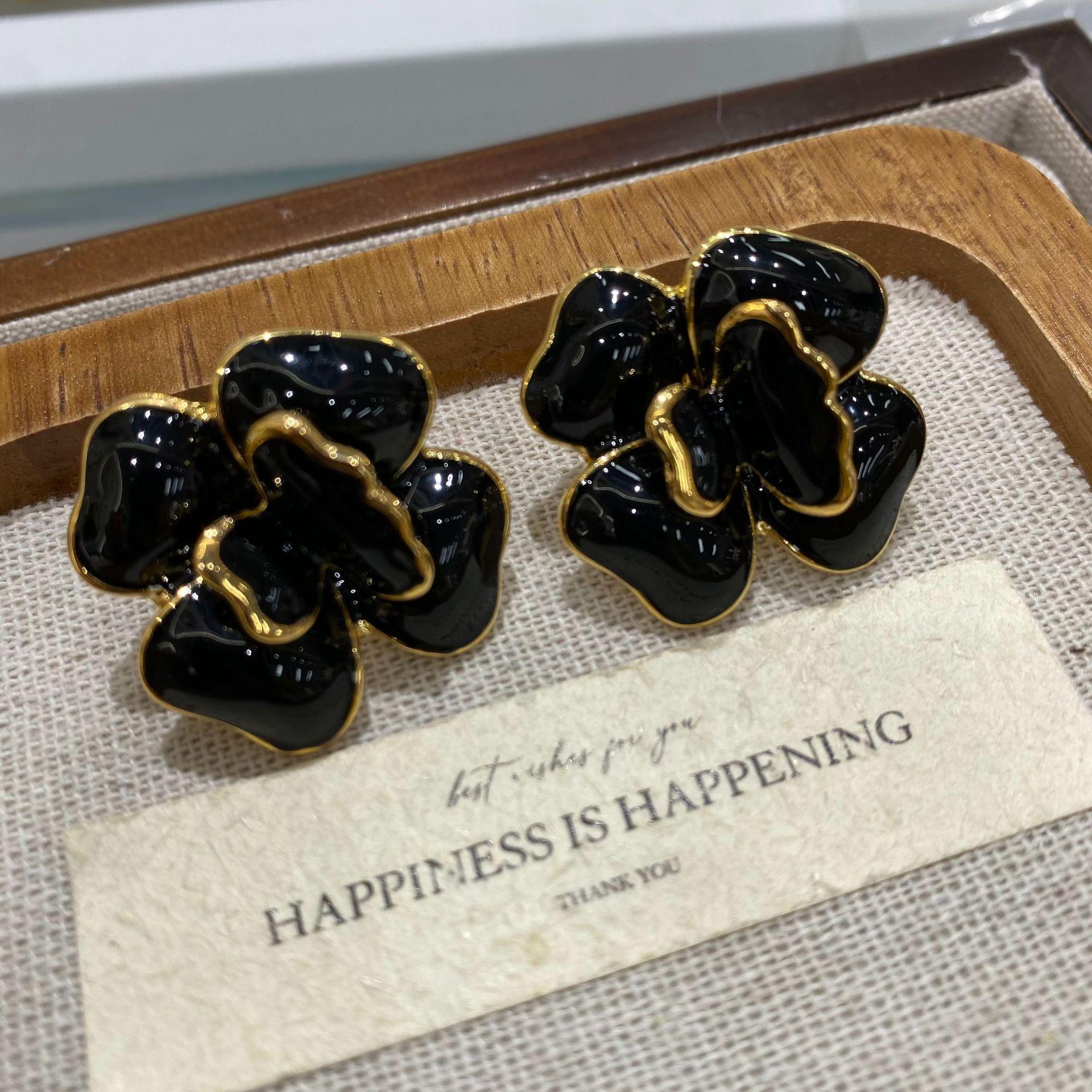 

Medieval Vintage Light Luxury Retro Fragrance Black Dripping Camellia High Quality Classic Versatile Necklace Earrings